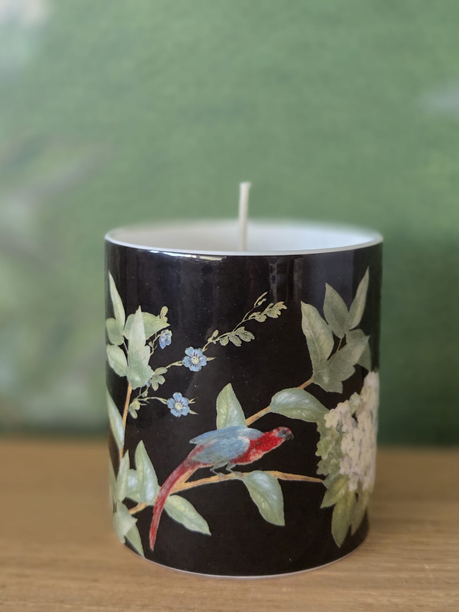 SANDALWOOD SCENTED CANDLE "ORIENT" IN BLACK